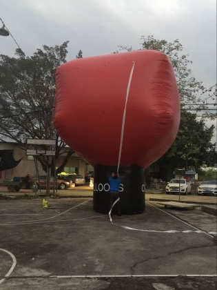 Inflatable ground balloon sq...