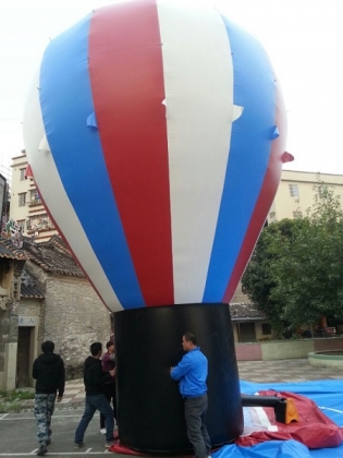 Inflatable ground balloon II