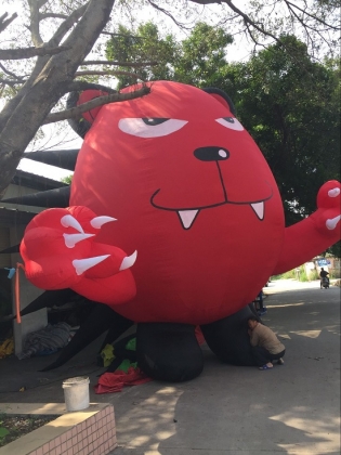 inflatable giant hedgehog