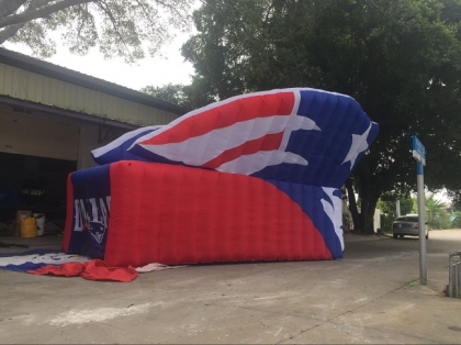 Inflatable Cap Football Tunn...