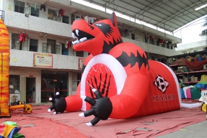 inflatable wolf football spo...