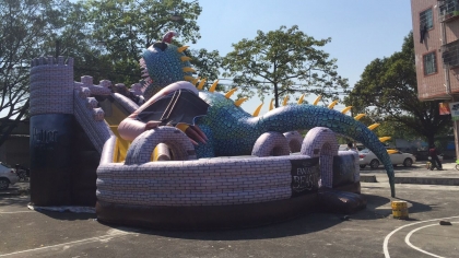 Inflatable dragon castle sli...