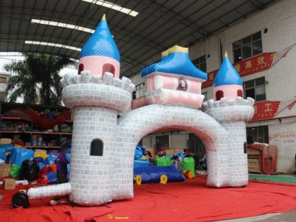 castle inflatable arch entra...
