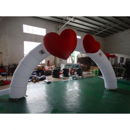 inflatable red heart arch en...