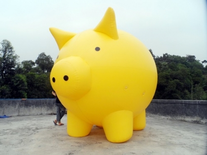yellow pig inflatable balloo...