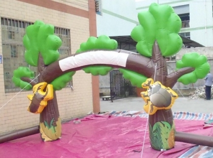tree inflatable arch for gar...