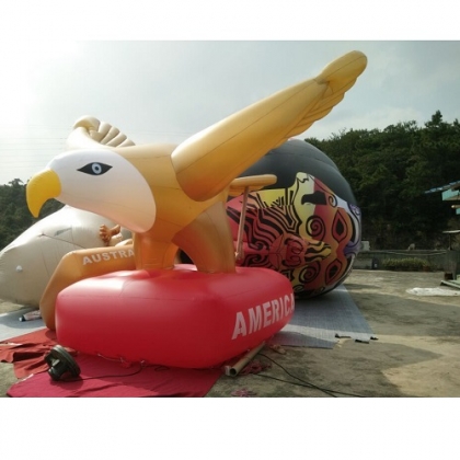 Inflatable eagle balloon