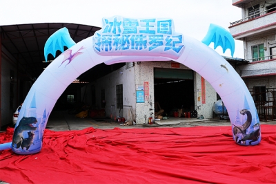 inflatable Jurassic arch, in...