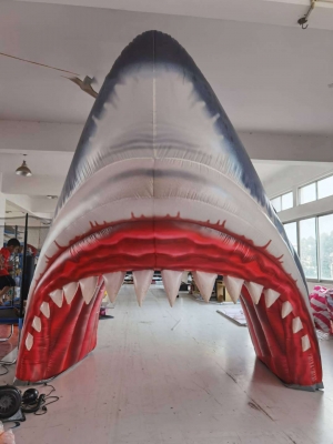 inflatable shark tunnel infl...
