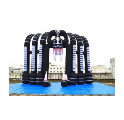 Giant Halloween inflatable d...