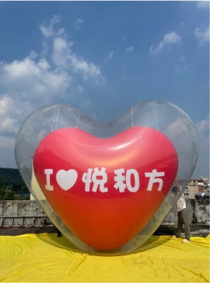 PVC Inflatable heart in hear...