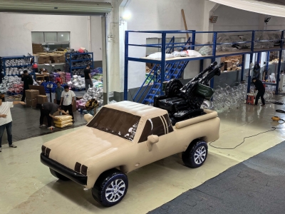 inflatable truck vehicle wit...