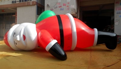 inflatale flying air santa c...