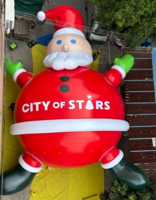 inflatale flying air santa c...